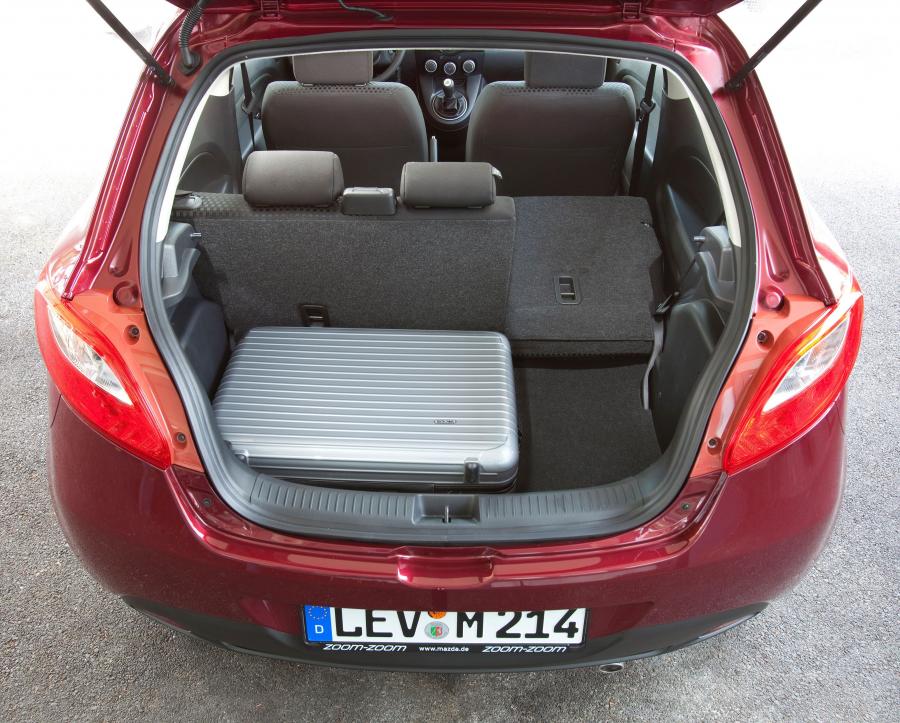  Mazda2 3-Door 2011 года  (фото 16 из 40)